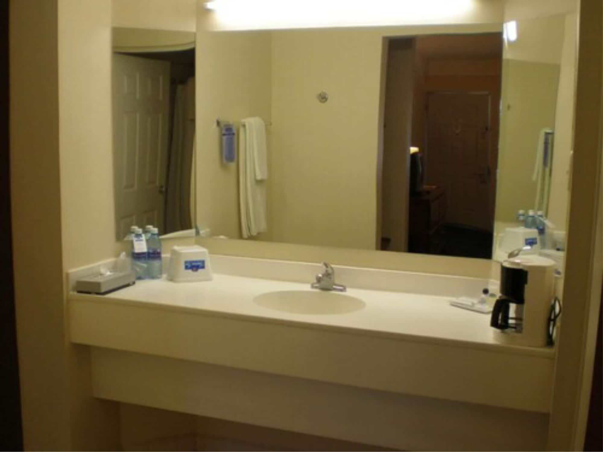 American Inn Hotel & Suites Parral Bagian luar foto