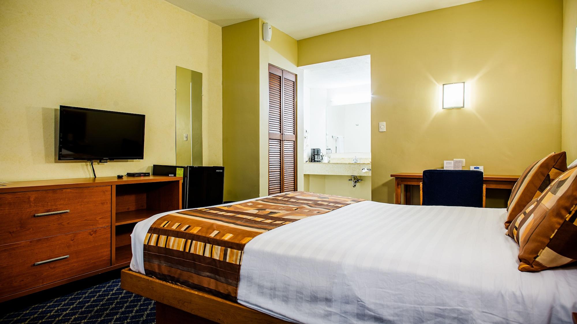 American Inn Hotel & Suites Parral Bagian luar foto