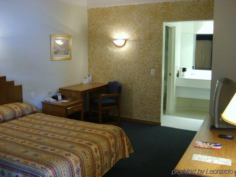 American Inn Hotel & Suites Parral Bagian luar foto