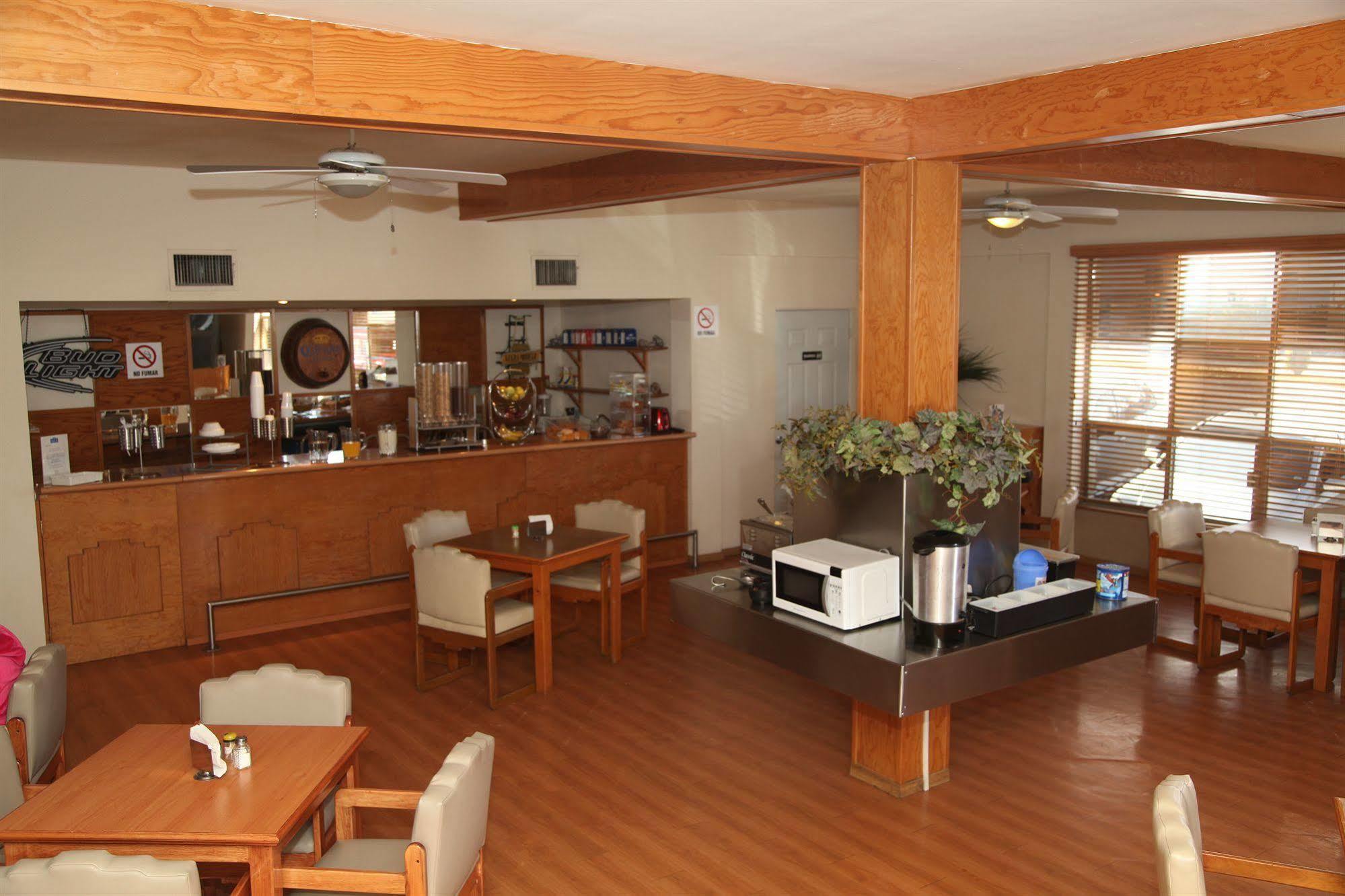 American Inn Hotel & Suites Parral Bagian luar foto